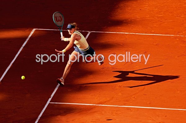 Mirra Andreeva running forehand v Aryna Sabalenka French Open Paris 2024
