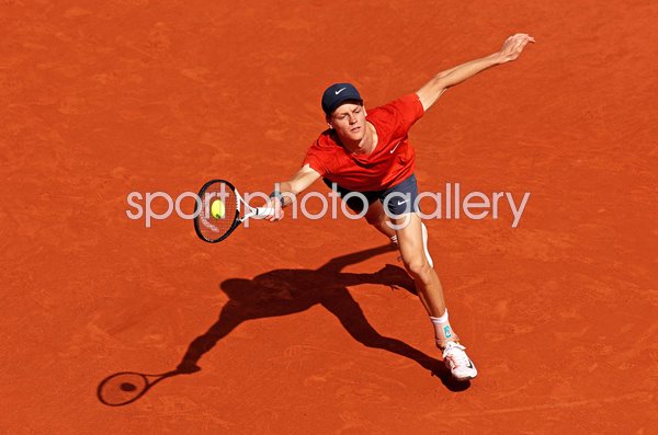 Jannik Sinner Italy stretch forehand v Grigor Dimitrov French Open Paris 2024