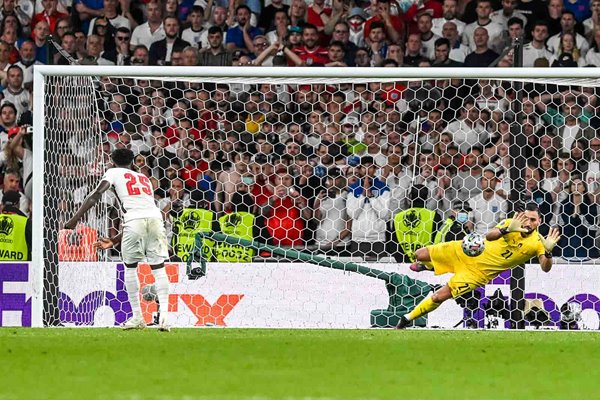 Gianluigi Donnarumma Italy saves Bukayo Saka penalty Euro 2020 Final Wembley