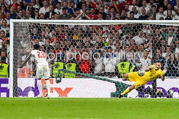 Gianluigi Donnarumma Italy saves Bukayo Saka penalty Euro 2020 Final Wembley