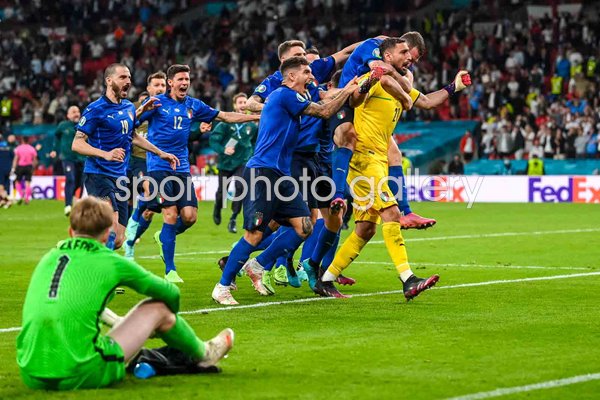 Gianluigi Donnarumma Italy celebrates Winning Save Euro 2020 Final Wembley
