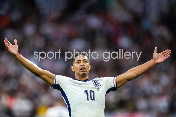Jude Bellingham England celebrates scoring v Serbia Gelsenkirchen Euro 2024