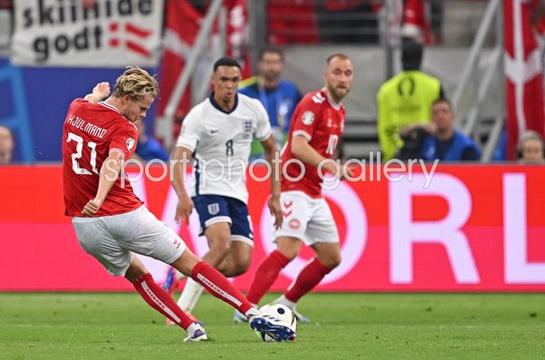 Morten Hjulmand Denmark scores stunning goal v England Frankfurt EURO 2024