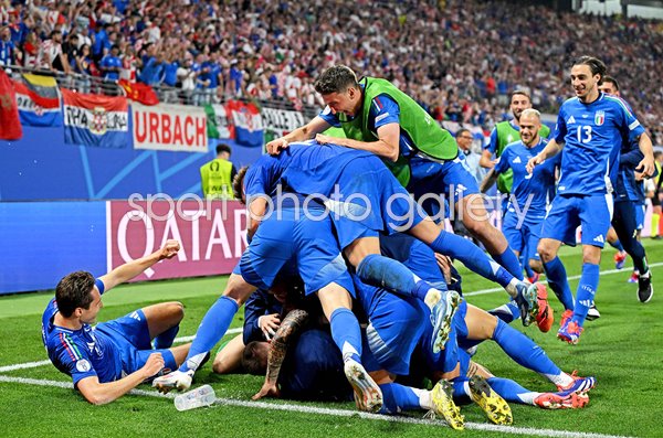 Mattia Zaccagni Italy celebrates v Croatia Group B Leipzig EURO 2024
