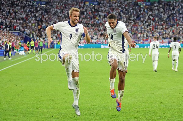 Jude Bellingham & Harry Kane England celebrate v Slovakia Last 16 EURO 2024