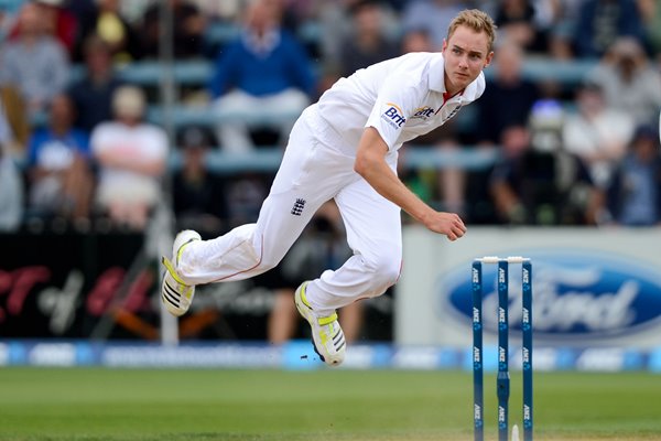 Stuart Broad England bowls Wellington 2013