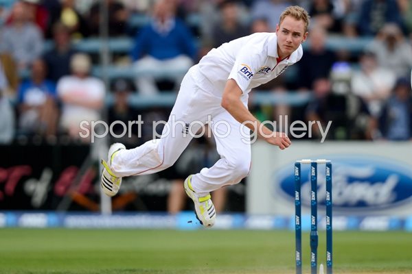 Stuart Broad England bowls Wellington 2013