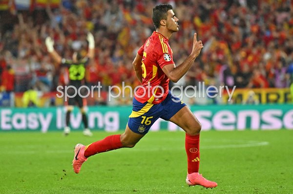 Rodri Spain celebrates goal v Georgia Last 16 Cologne EURO 2024