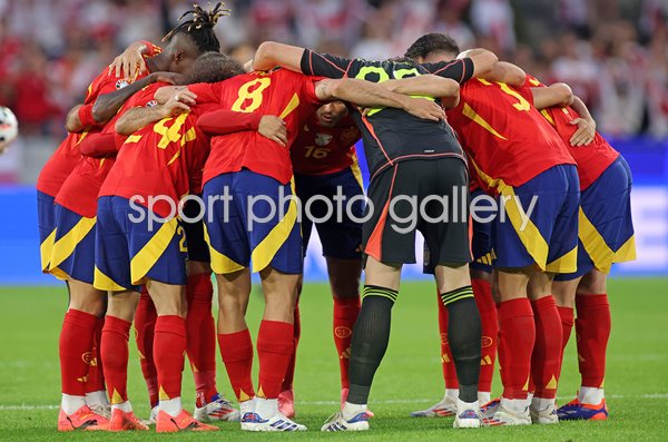 Spain huddle v Georgia Last 16 Cologne EURO 2024