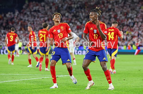 Lamine Yamal & Nico Williams Spain celebrate v Georgia Last 16 EURO 2024