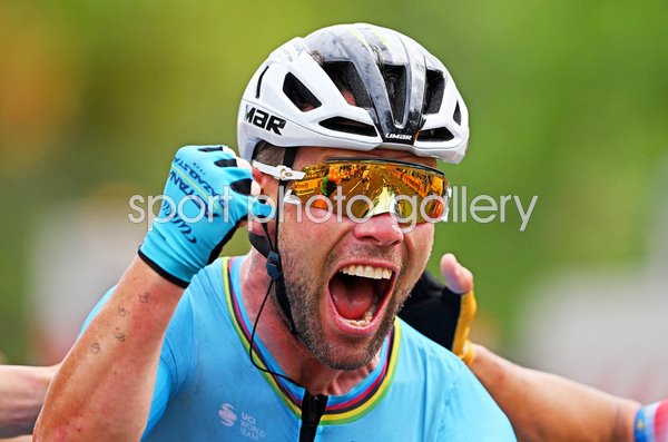Mark Cavendish Astana celebrates finish line Stage 5 Tour de France 2024 