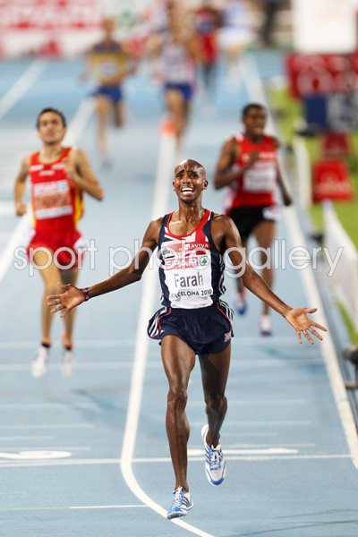 Mo Farah wins gold in the 5000m final