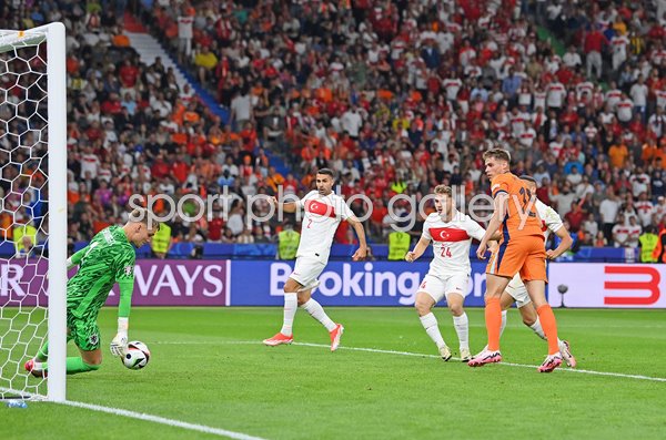 Bart Verbruggen Netherlands stunning late reflex save v Turkey Quarter-Final EURO 2024