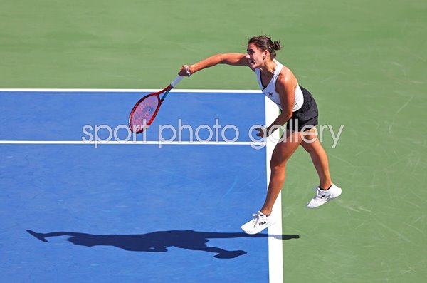 Emma Navarro USA serves v Katerina Siniakova Dubai Tennis Championships 2024