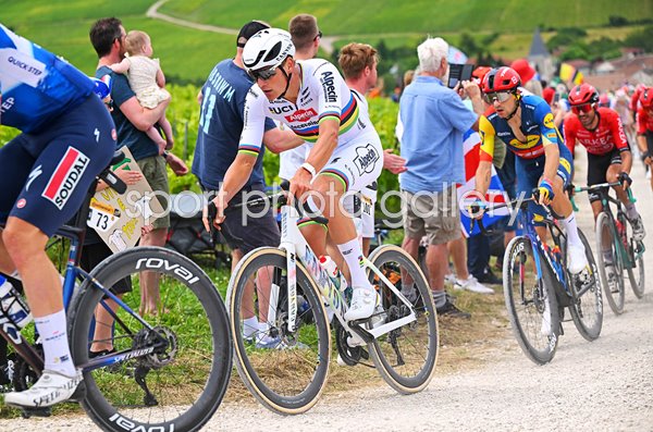 Mathieu van der Poel Netherlands gravel stones Stage 9 Tour de France 2024