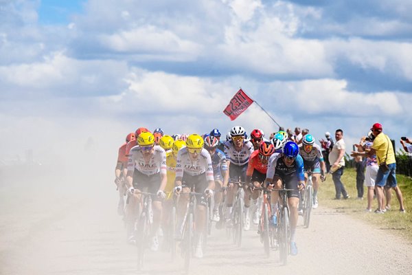 Riders battle gravel roads stage 9 Troyes Tour de France 2024 