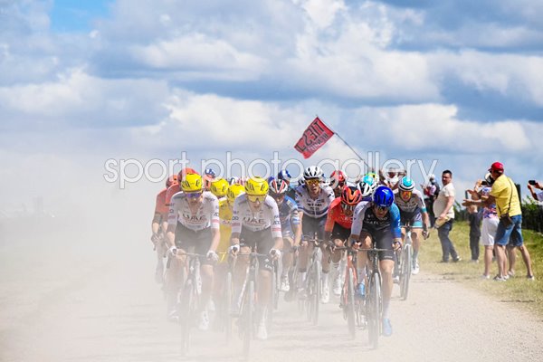 Riders battle gravel roads stage 9 Troyes Tour de France 2024 