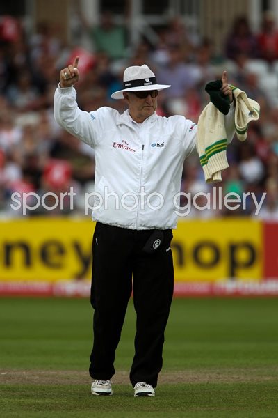  Umpire Tony Hill England v Pakistan 2010