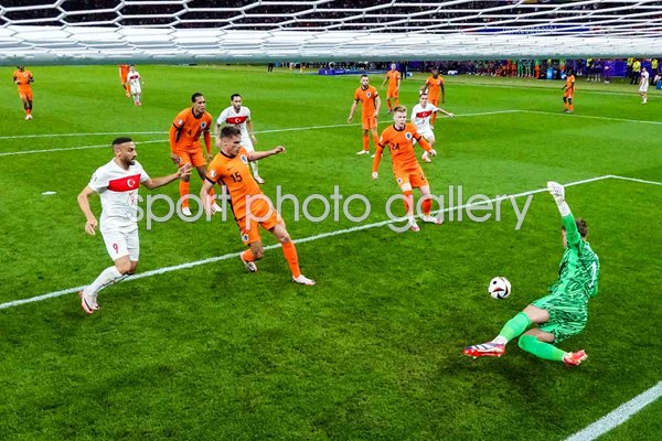Bart Verbruggen Netherlands wonder save v Turkey Quarter Final EURO 2024