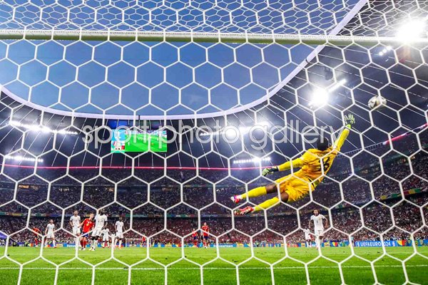 Mike Maignan France attempts to save stunning Lamine Yamal Spain shot Semi-Final EURO 2024