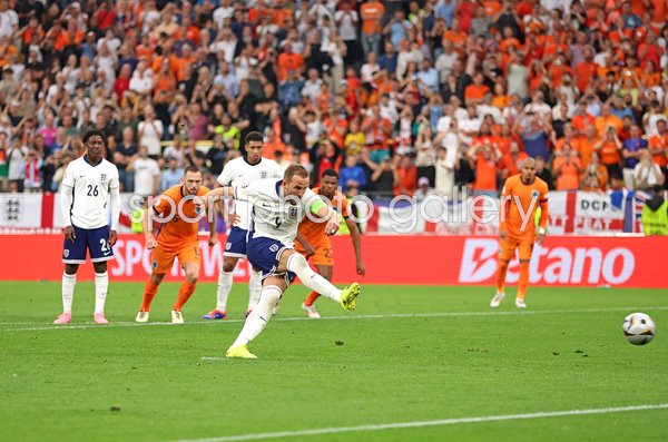 Harry Kane England scores penalty v Netherlands Semi-Final EURO 2024