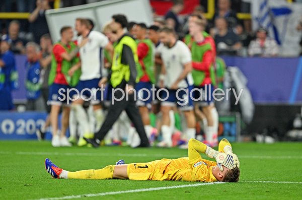 Bart Verbruggen Netherlands despair as England celebrate Semi-Final win EURO 2024