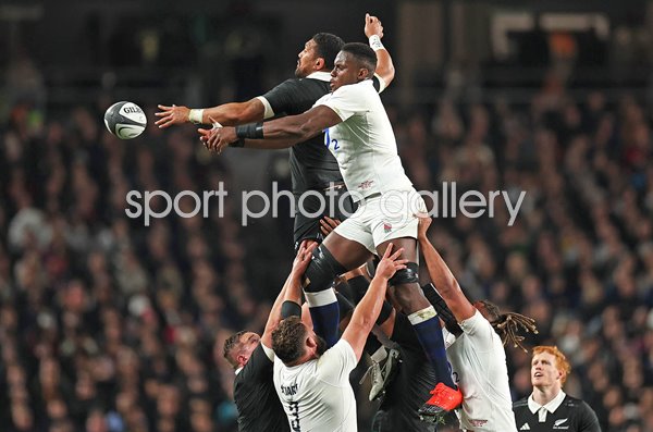 Ardie Savea New Zealand v Maro Itoje England Eden Park Auckland 2024