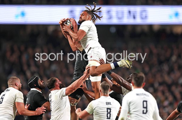 Chandler Cunningham-South England catch v New Zealand Eden Park Auckland 2024