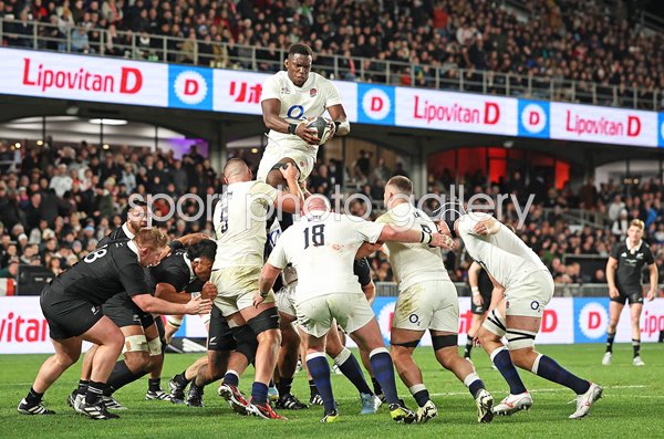 Maro Itoje England wins line out ball v New Zealand Eden Park Auckland 2024