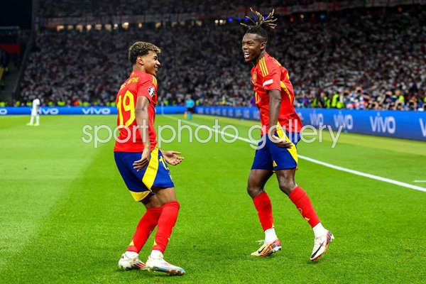Nico Williams celebrates scoring with Lamine Yamal Spain v England Final EURO 2024