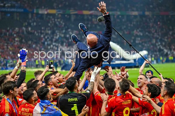 Luis de la Fuente Spain coach celebrates with players Final Berlin EURO 2024