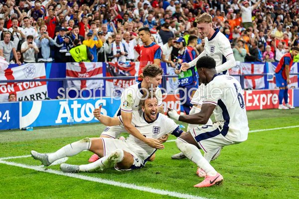 Harry Kane England celebrates scoring winner v Slovakia Last 16 EURO 2024