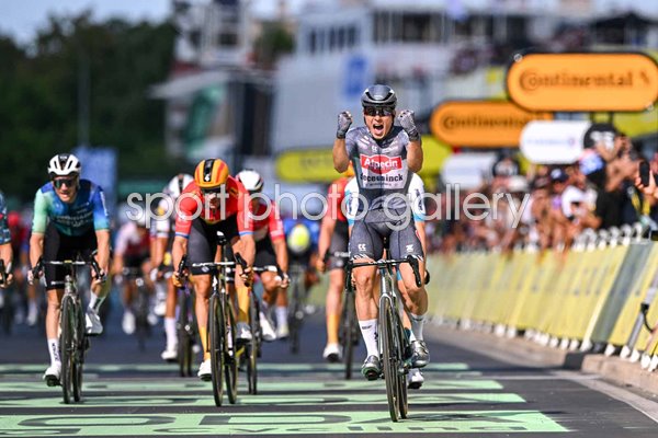 Jasper Philipsen Belgium sprint finish win Stage 16 Tour de France 2024