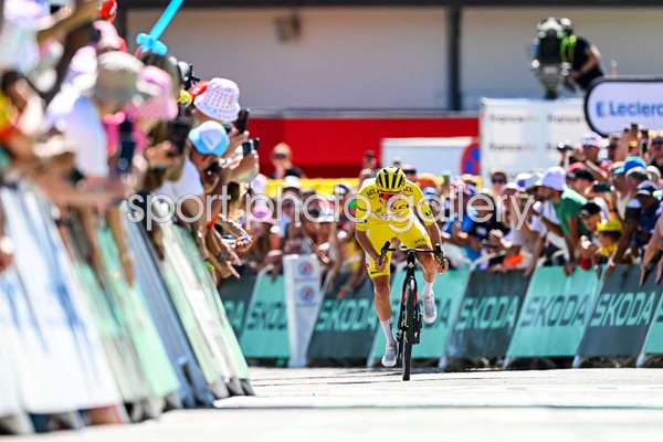 Tadej Pogacar Slovenia sprint finish Stage 17 Superdevoluy Tour de France 2024