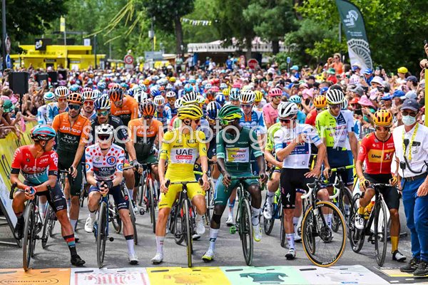 Jersey leaders line up ahead of start Stage 19 Embrum Tour de France 2024 