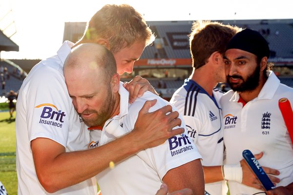 Matt Prior & Stuart Broad celebrate Series Draw England 2013