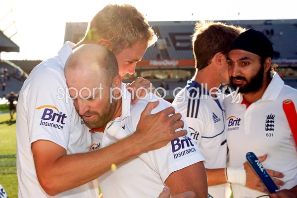 Matt Prior & Stuart Broad celebrate Series Draw England 2013