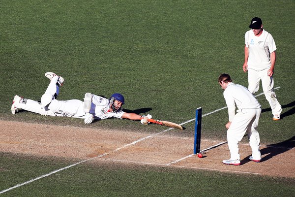 Monty Panesar dives England to safety Auckland 2013