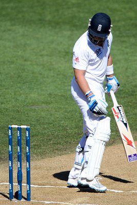 Matt Prior nearly bowled by Neil Wagner Auckland 2013