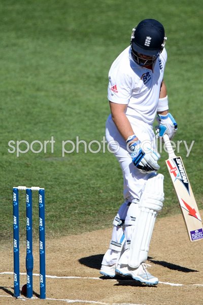 Matt Prior nearly bowled by Neil Wagner Auckland 2013