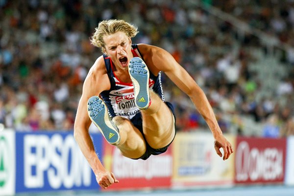 Chris Tomlinson long jump action