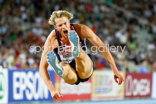 Chris Tomlinson long jump action