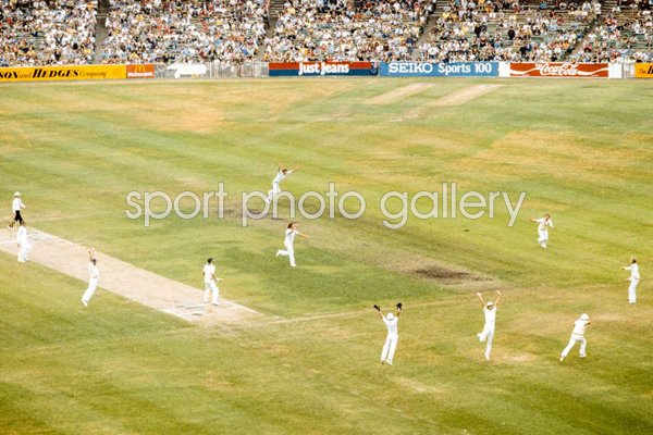 Geoff Miller celebrates catch v Jeff Thomson to win 4th Ashes Test Melbourne 1982