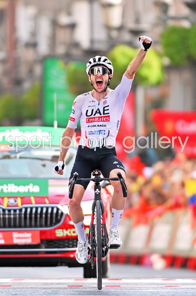 Adam Yates Great Britain wins Stage 9 Tour of Spain 2024