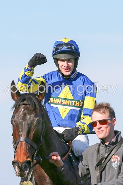 Auroras Encore & Ryan Mania 2013 Grand National winners