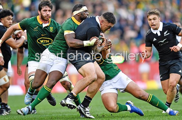 Codie Taylor New Zealand tackled by Handre Pollard & Siya Kolisi South Africa Rugby Championship 2024