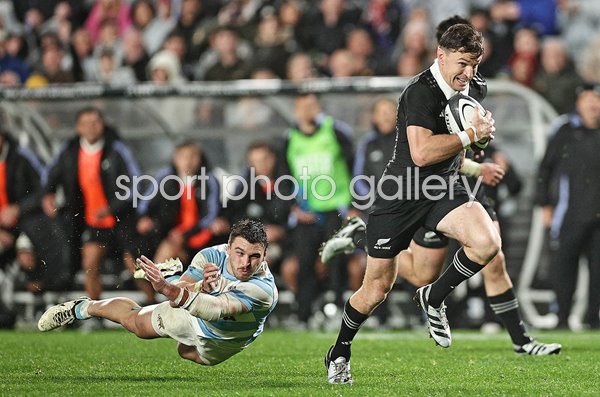 Beauden Barrett New Zealand scores try v Argentina Rugby Championship Auckland 2024