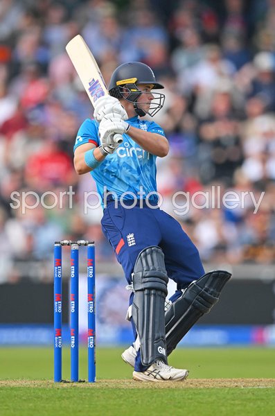 Jacob Bethell England bats v Australia 2nd ODI Headingley 2024