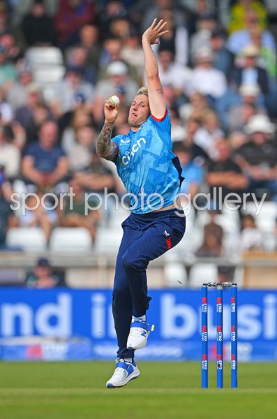 Brydon Carse England bowls v Australia 2nd ODI Headingley Leeds 2024