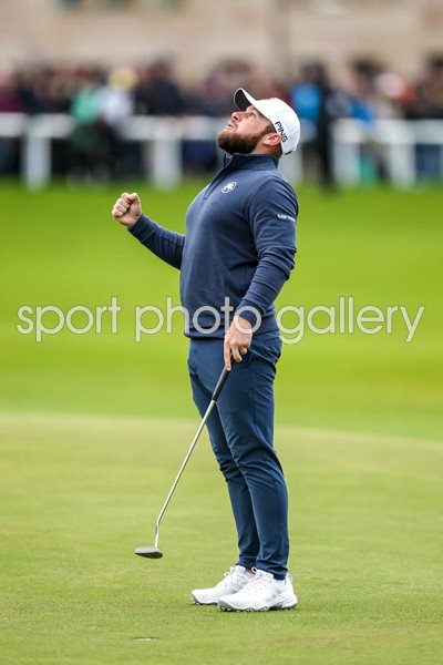 Tyrrell Hatton England celebrates victory Dunhill Links Championship 2024